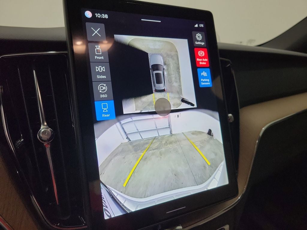 2026 Volvo XC60 B5 Plus