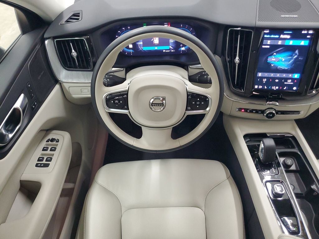 2025 Volvo XC60 B5 Plus