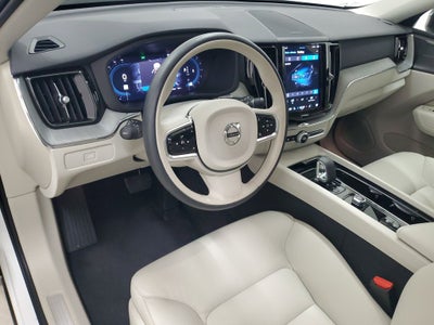 2025 Volvo XC60 B5 Plus