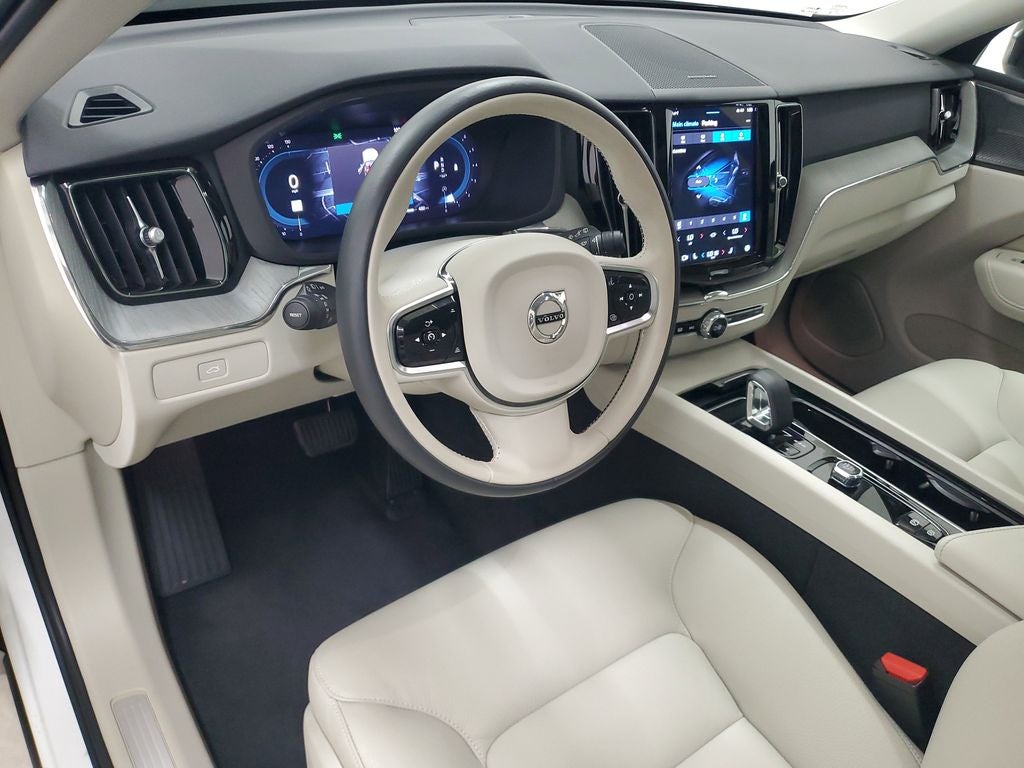 2025 Volvo XC60 B5 Plus