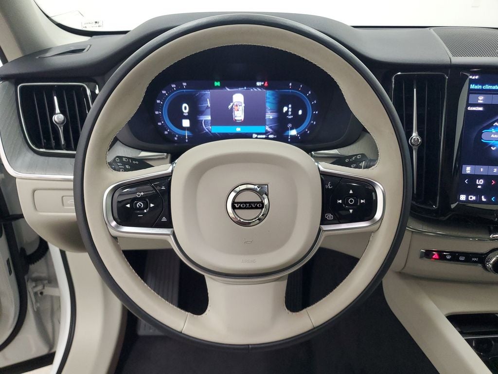 2025 Volvo XC60 B5 Plus
