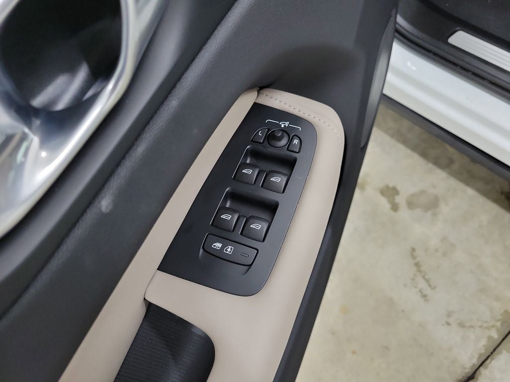 2026 Volvo XC60 B5 Core