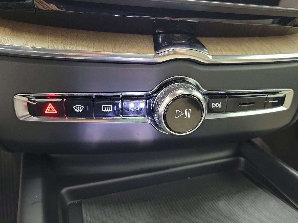 2026 Volvo XC60 B5 Core