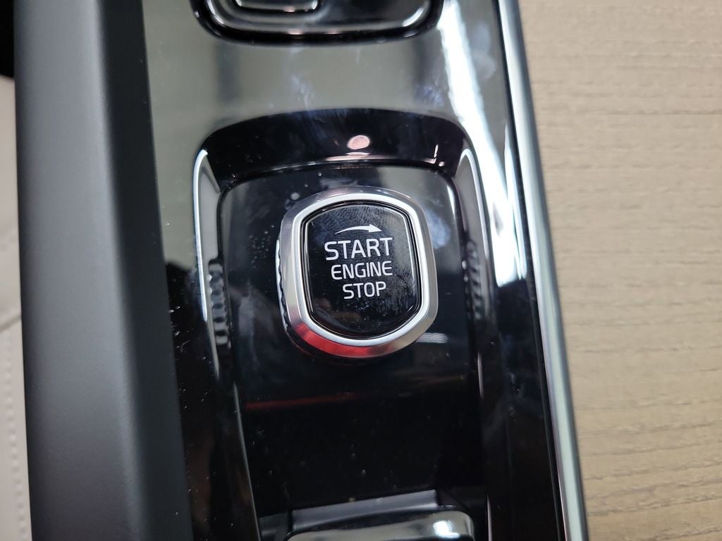 2026 Volvo XC60 B5 Core