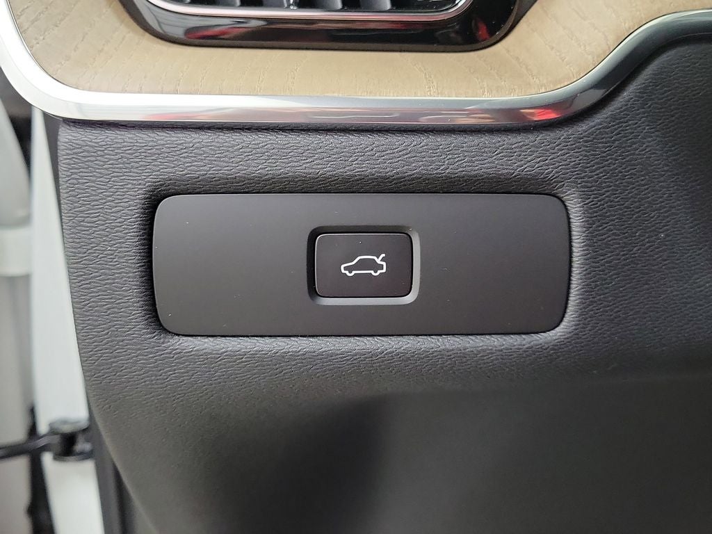 2026 Volvo XC60 B5 Core