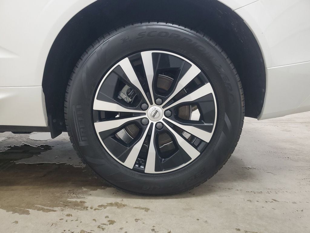 2025 Volvo XC60 B5 Core