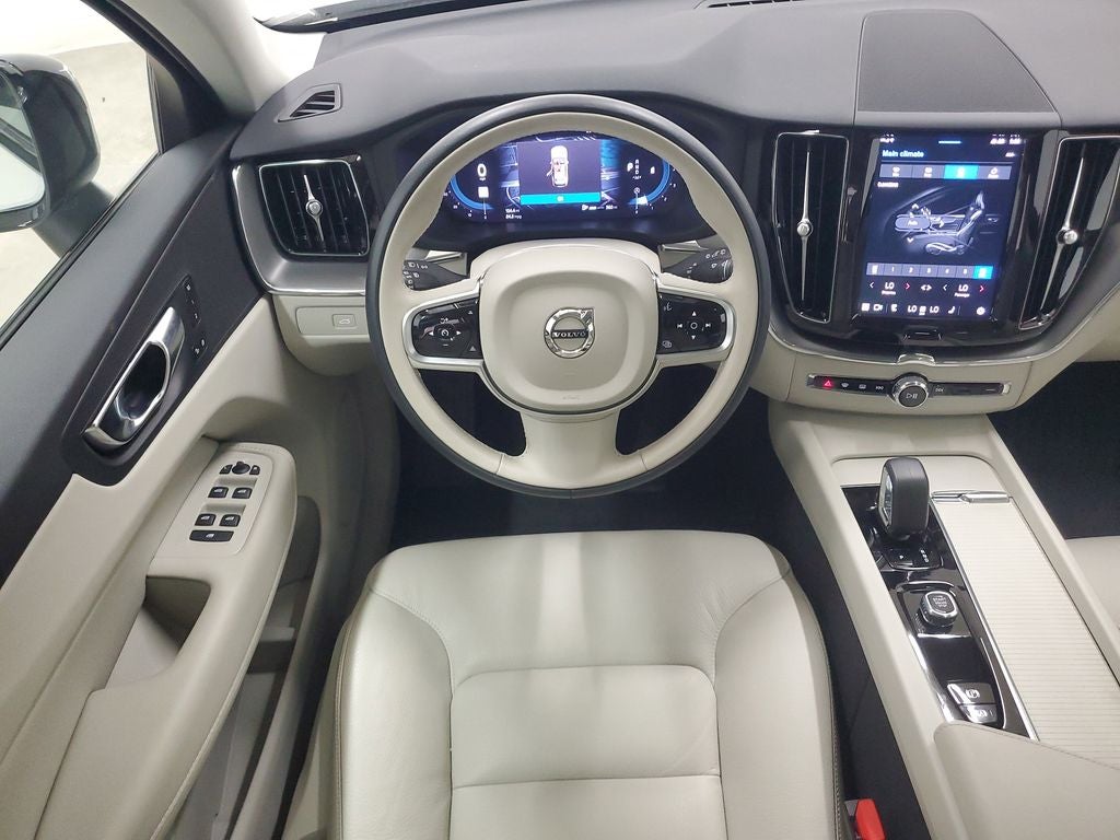 2025 Volvo XC60 B5 Core