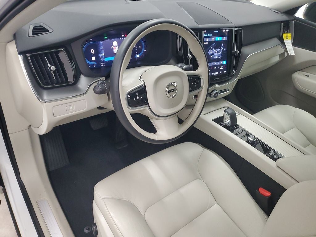 2025 Volvo XC60 B5 Core