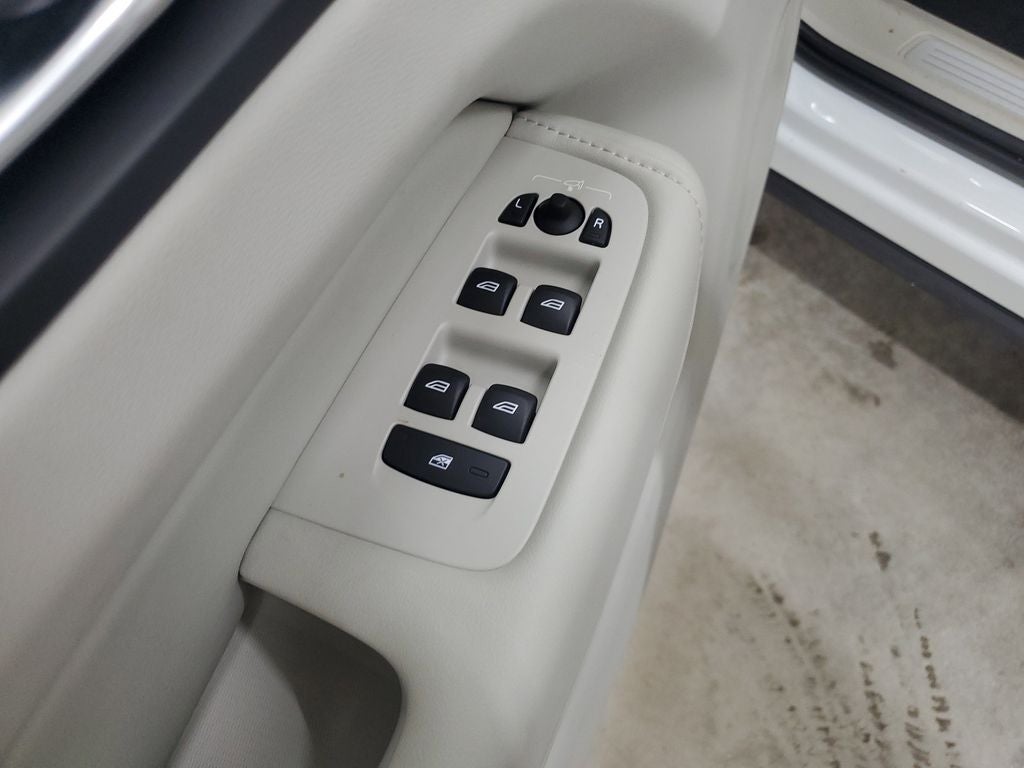 2025 Volvo XC60 B5 Core