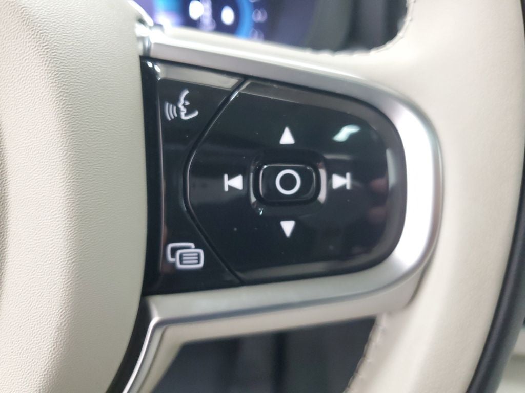 2025 Volvo XC60 B5 Core