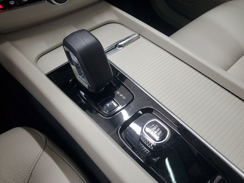 2025 Volvo XC60 B5 Core