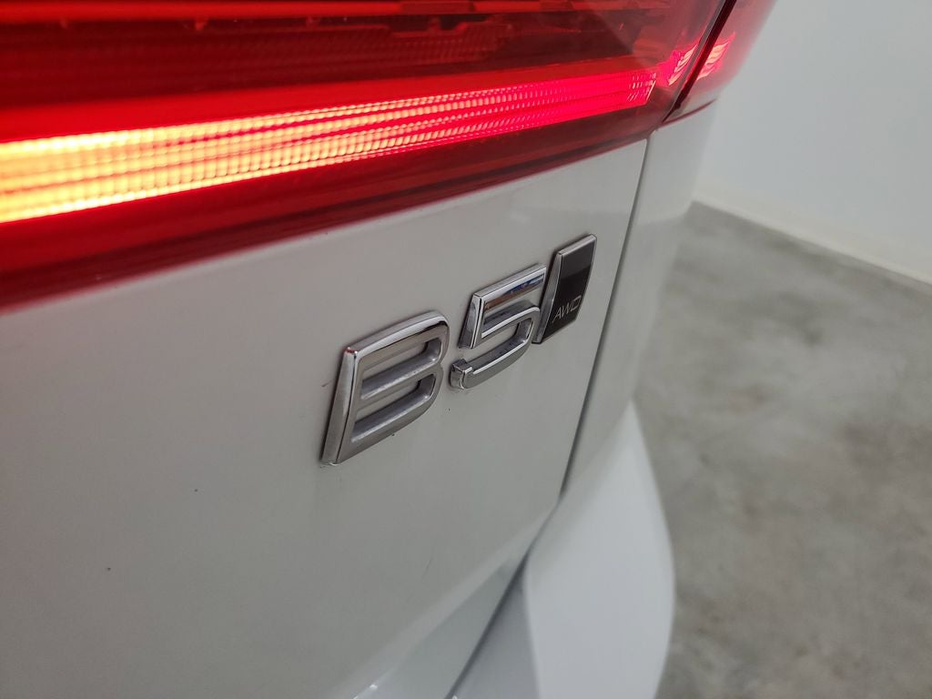 2025 Volvo XC60 B5 Core