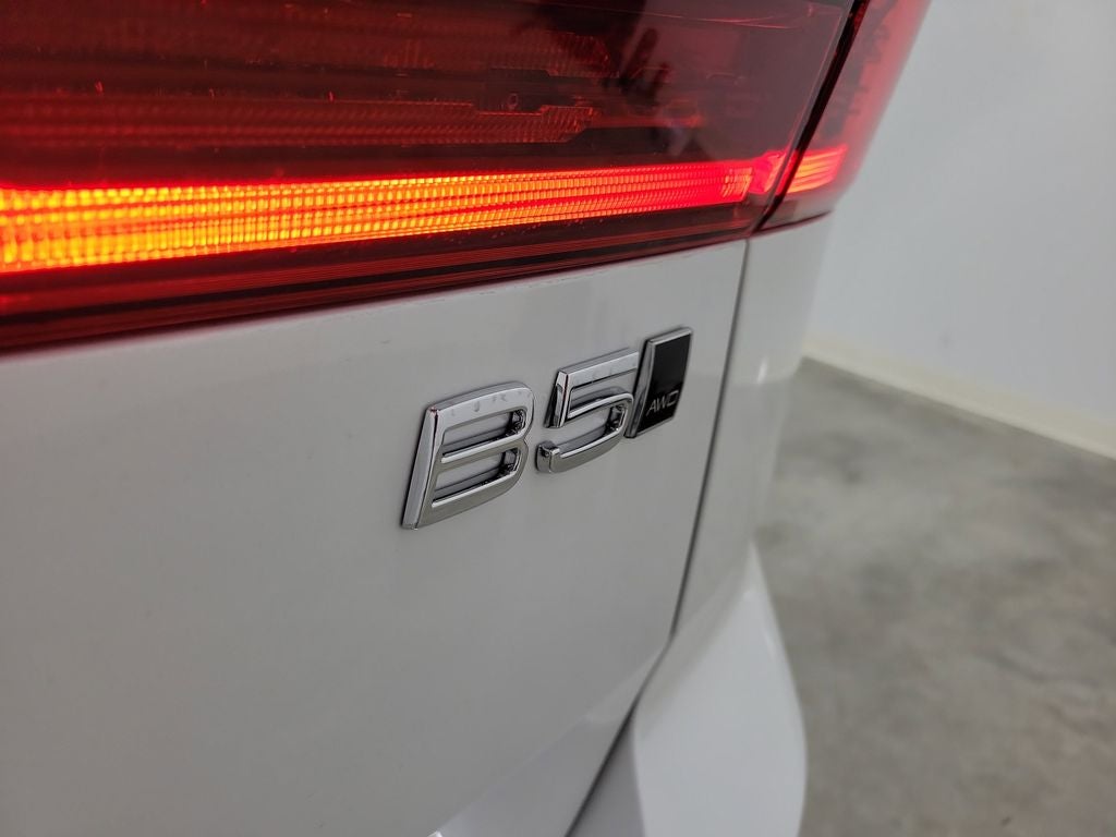 2026 Volvo XC60 B5 Ultra