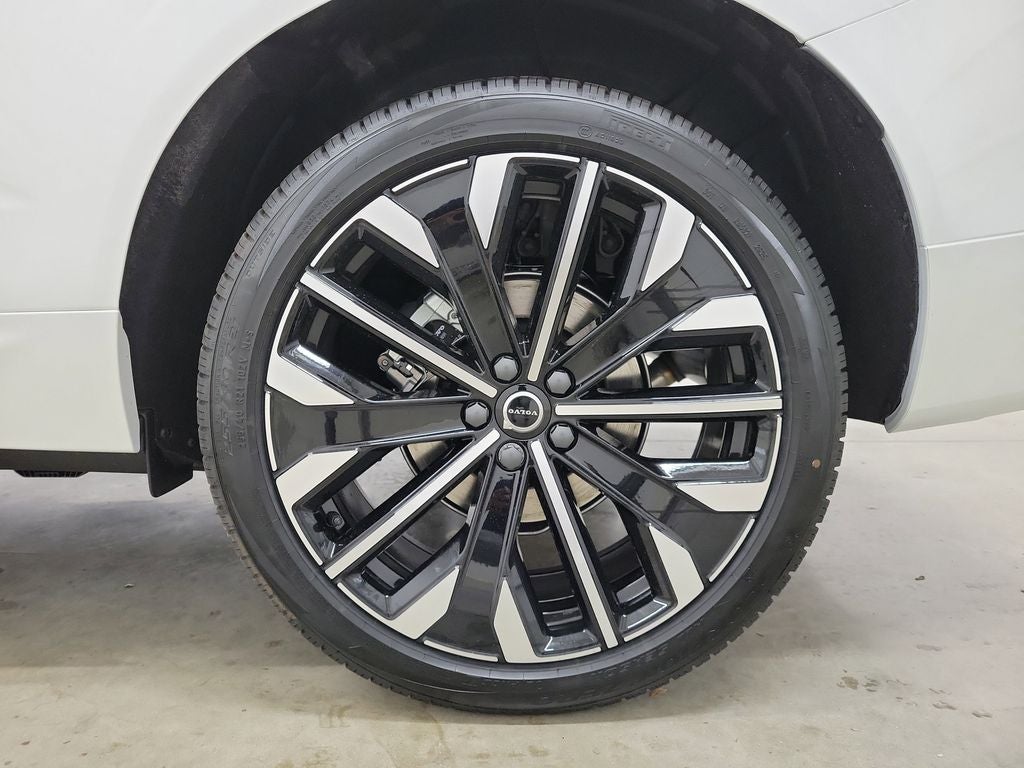 2026 Volvo XC60 B5 Ultra