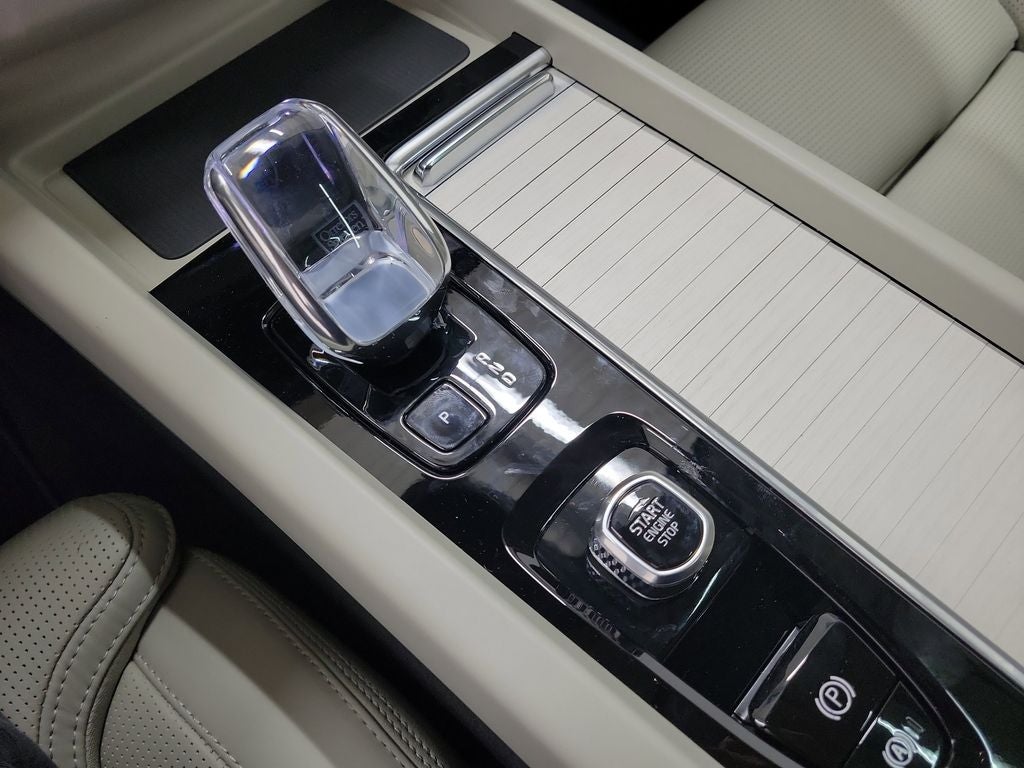 2026 Volvo XC60 B5 Ultra